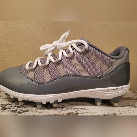 Deadstock Jordan 11 XI Cool Gray Football cleats - Picture 3 of 10